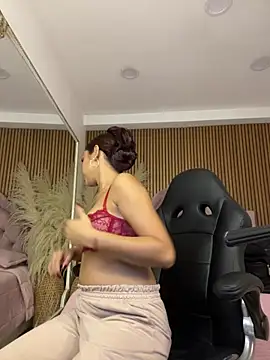 Snapshot of CarolineFyre chatting on 05-28-26, 12:46 CarolineFyre online show from 05-28-26, 12:46