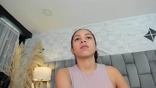 Snapshot of CarolineFyre chatting on 06-06-26, 01:05 CarolineFyre online show from 06-06-26, 01:05