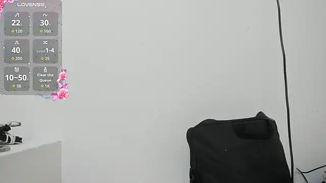 Snapshot of CarolineFyre chatting on 06-10-26, 12:26 CarolineFyre online show from 06-10-26, 12:26