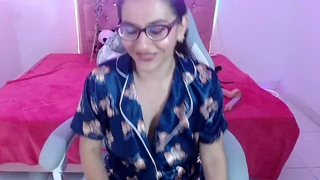 snowhot-69 online show from 05-12-26, 09:06
