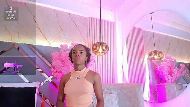 Snapshot of EmmaLovve chatting on 02-10-26, 02:26 EmmaLovve online show from 02-10-26, 02:26