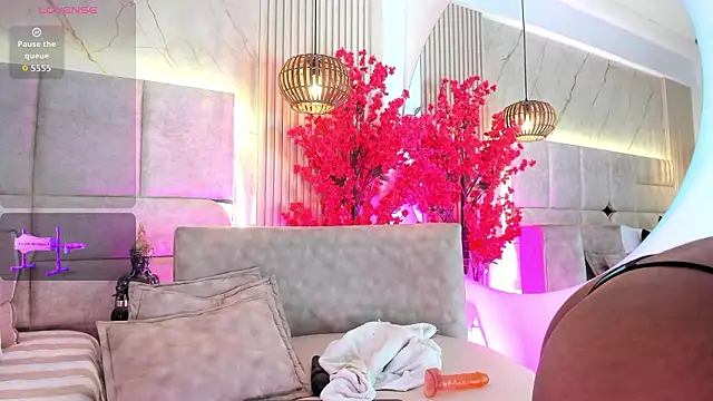 Snapshot of EmmaLovve chatting on 03-09-26, 03:21 EmmaLovve online show from 03-09-26, 03:21