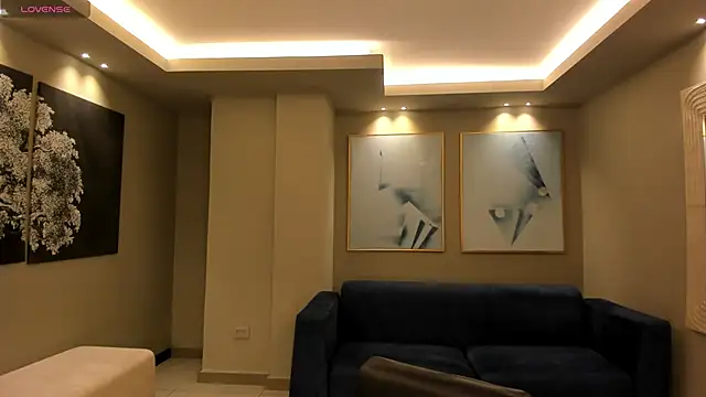 Snapshot of LucieMartin chatting on 03-11-26, 07:31 LucieMartin online show from 03-11-26, 07:31