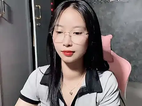 Snapshot of Linne6789 chatting on 03-04-26, 03:51 Linne6789 online show from 03-04-26, 03:51