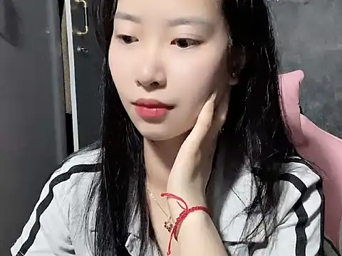 Snapshot of Linne6789 chatting on 03-05-26, 07:43 Linne6789 online show from 03-05-26, 07:43