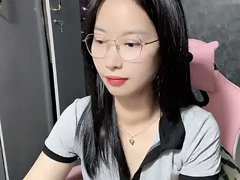 Snapshot of Linne6789 chatting on 03-12-26, 01:56 Linne6789 online show from 03-12-26, 01:56