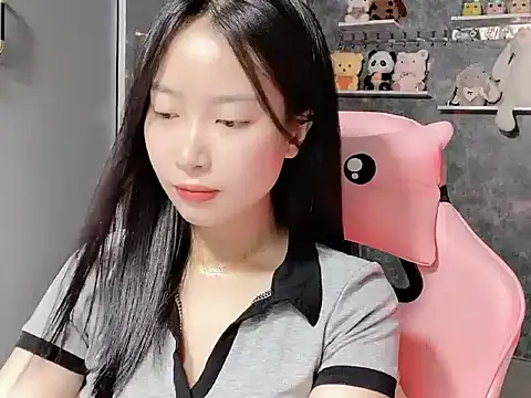 Snapshot of Linne6789 chatting on 04-04-26, 04:11 Linne6789 online show from 04-04-26, 04:11