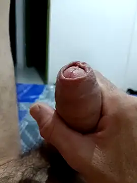 Snapshot of elvergon8721 chatting on 03-10-26, 05:34 elvergon8721 online show from 03-10-26, 05:34