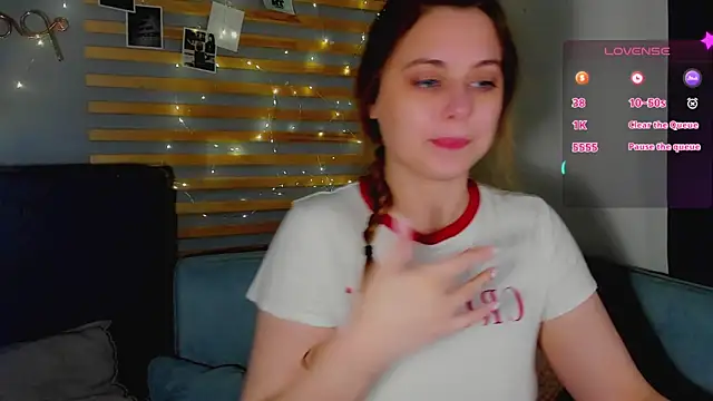 Snapshot of Alice_Wanderr chatting on 03-16-26, 01:55 Alice Wanderr online show from 03-16-26, 01:55