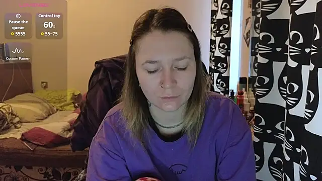 Snapshot of Ozalin_ chatting on 02-05-26, 06:40 Ozalin online show from 02-05-26, 06:40