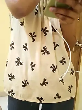 Snapshot of Siya_bombay chatting on 03-08-26, 02:04 Siya bombay online show from 03-08-26, 02:04