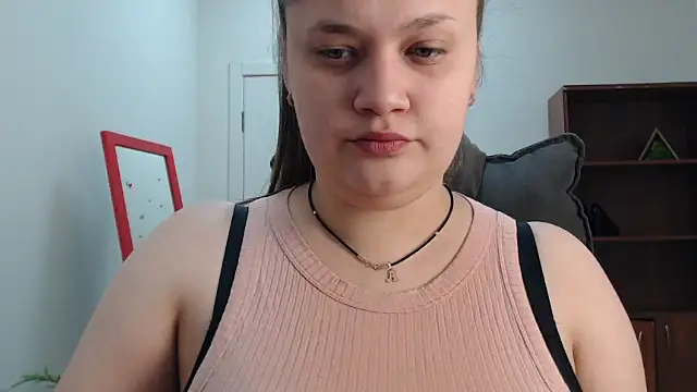 Snapshot of Maddinia chatting on 02-07-26, 07:56 Maddinia online show from 02-07-26, 07:56