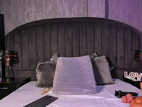 Snapshot of RED_VIOLETH chatting on 02-08-26, 05:33 RED VIOLETH online show from 02-08-26, 05:33