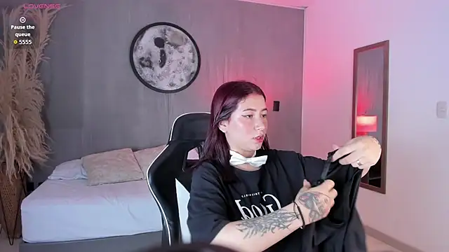 Snapshot of charlottee27_ chatting on 02-25-26, 02:21 charlottee27 online show from 02-25-26, 02:21