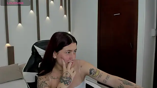 charlottee27  online show from 04-09-26, 02:11