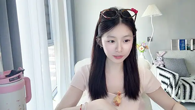 Snapshot of DYyyyyy-- chatting on 07-17-26, 06:31 DYyyyyy-- online show from 07-17-26, 06:31