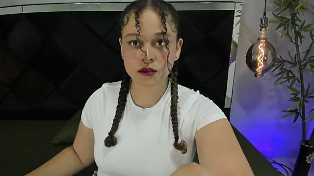 Snapshot of IrinaVoshh_ chatting on 03-12-26, 07:09 IrinaVoshh online show from 03-12-26, 07:09