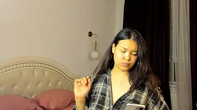 luna yum online show from 02-12-26, 07:09