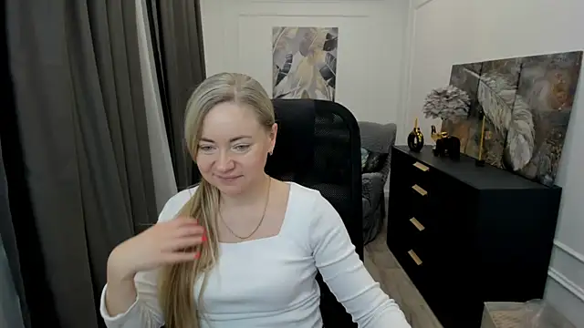 CharlotteKerti online show from 04-21-26, 11:38
