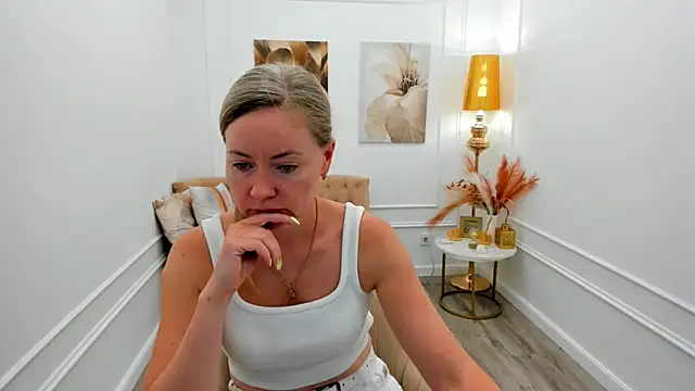 CharlotteKerti online show from 06-14-26, 07:38