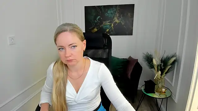 CharlotteKerti online show from 06-22-26, 07:44