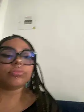 Snapshot of AlahiaFrequency chatting on 03-04-26, 09:32 AlahiaFrequency online show from 03-04-26, 09:32