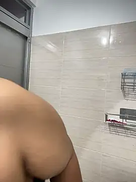 Snapshot of AlahiaFrequency chatting on 03-05-26, 10:17 AlahiaFrequency online show from 03-05-26, 10:17