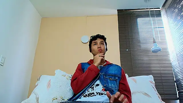 Snapshot of Damon_Salvarote_S chatting on 03-11-26, 03:40 Damon Salvarote S online show from 03-11-26, 03:40