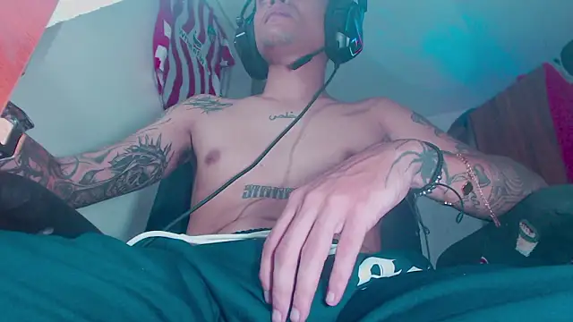 Snapshot of theskateboy chatting on 02-21-26, 08:15 theskateboy online show from 02-21-26, 08:15