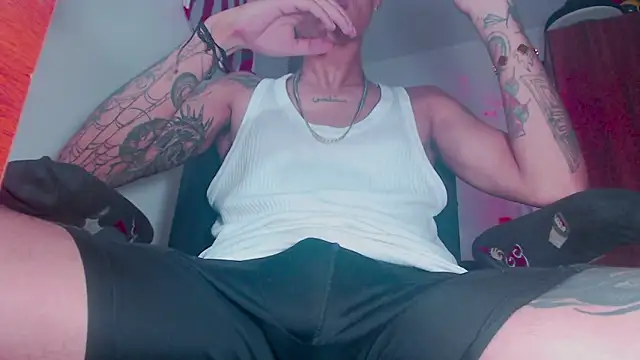 Snapshot of theskateboy chatting on 03-07-26, 05:26 theskateboy online show from 03-07-26, 05:26