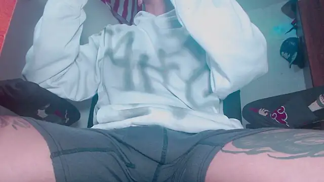 Snapshot of theskateboy chatting on 03-13-26, 06:31 theskateboy online show from 03-13-26, 06:31