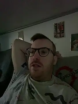 Snapshot of io1Elian chatting on 03-31-26, 03:01 io1Elian online show from 03-31-26, 03:01