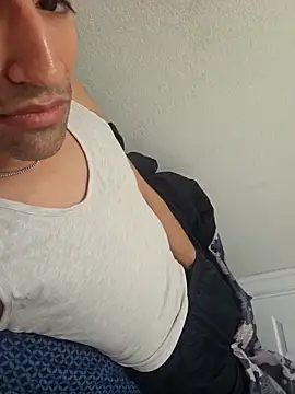 Snapshot of Yoloso33 chatting on 02-26-26, 05:34 Yoloso33 online show from 02-26-26, 05:34