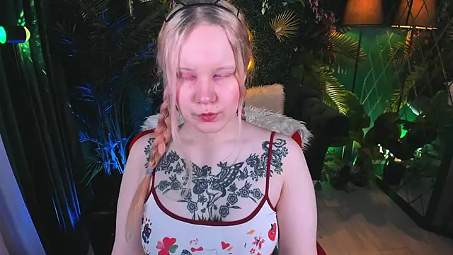 AnnieVibe online show from 04-28-26, 05:29