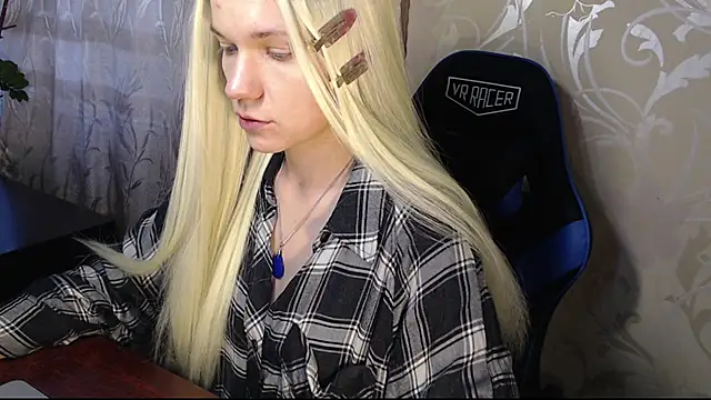 Snapshot of Shiny_Victoria chatting on 03-11-26, 11:05 Shiny Victoria online show from 03-11-26, 11:05