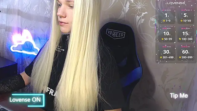 Snapshot of Shiny_Victoria chatting on 03-14-26, 09:04 Shiny Victoria online show from 03-14-26, 09:04