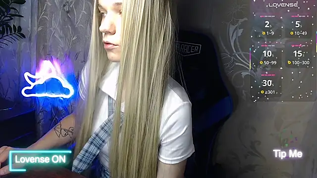 Snapshot of Shiny_Victoria chatting on 06-20-26, 07:22 Shiny Victoria online show from 06-20-26, 07:22