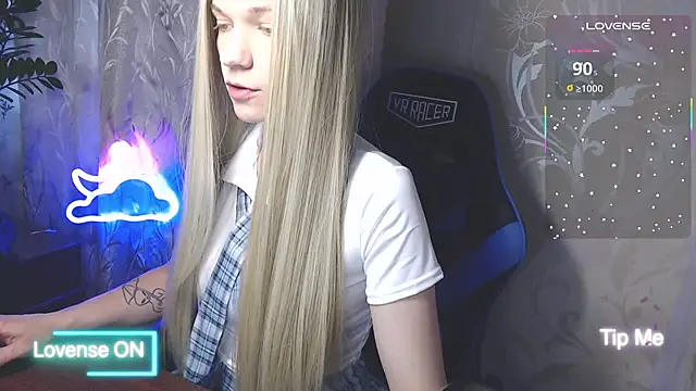 Snapshot of Shiny_Victoria chatting on 06-27-26, 08:30 Shiny Victoria online show from 06-27-26, 08:30