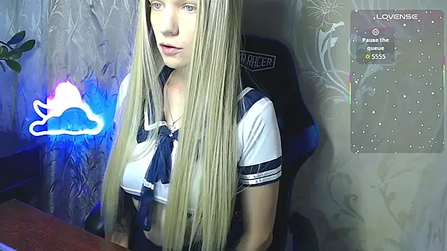 Snapshot of Shiny_Victoria chatting on 07-17-26, 09:05 Shiny Victoria online show from 07-17-26, 09:05