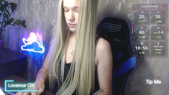 Snapshot of Shiny_Victoria chatting on 07-24-26, 07:28 Shiny Victoria online show from 07-24-26, 07:28
