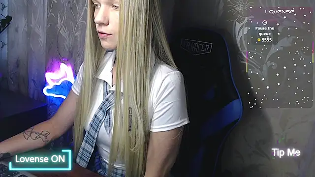 Snapshot of Shiny_Victoria chatting on 07-25-26, 07:39 Shiny Victoria online show from 07-25-26, 07:39