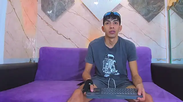 Snapshot of biig_boy chatting on 02-15-26, 07:43 biig boy online show from 02-15-26, 07:43