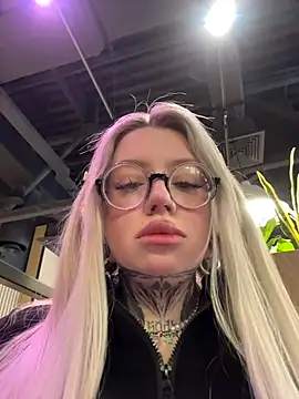 Snapshot of Chiibi chatting on 02-14-26, 08:44 Chiibi online show from 02-14-26, 08:44