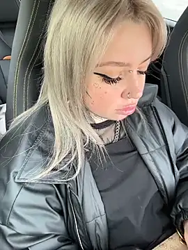 Snapshot of Chiibi chatting on 03-12-26, 10:21 Chiibi online show from 03-12-26, 10:21