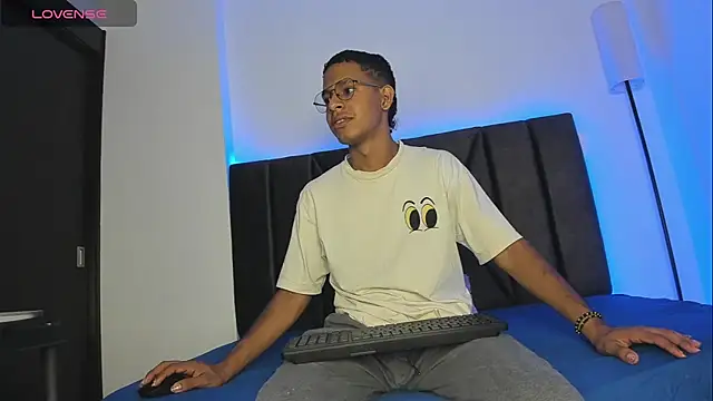 Snapshot of StellayDrake chatting on 02-20-26, 01:33 StellayDrake online show from 02-20-26, 01:33