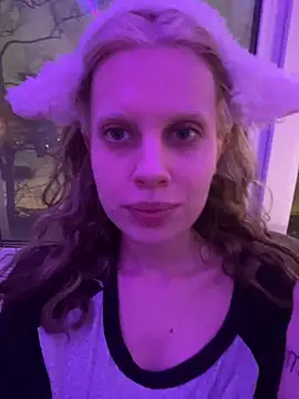 Snapshot of Maxine_gold chatting on 02-27-26, 08:09 Maxine gold online show from 02-27-26, 08:09