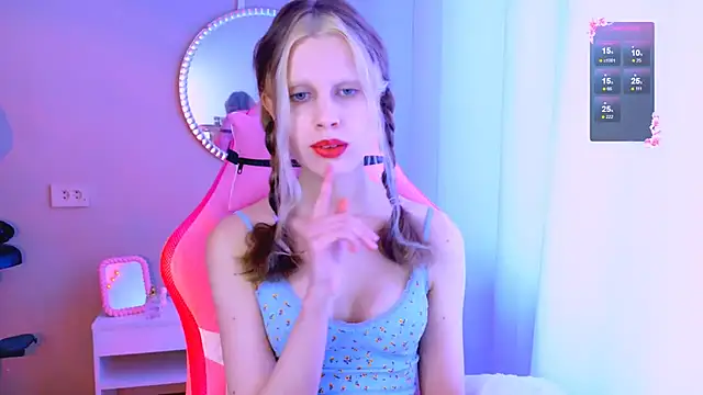 Snapshot of Maxine_gold chatting on 03-06-26, 02:35 Maxine gold online show from 03-06-26, 02:35