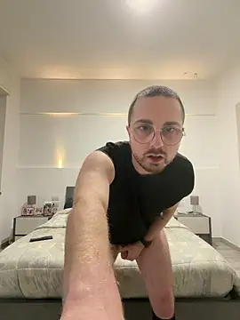 Snapshot of ItalianAlex chatting on 02-10-26, 04:33 ItalianAlex online show from 02-10-26, 04:33