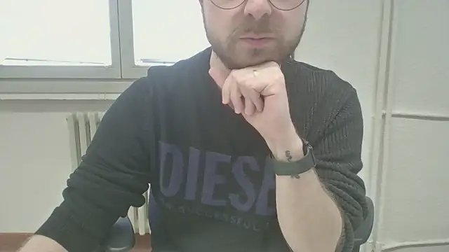 Snapshot of ItalianAlex chatting on 03-10-26, 03:06 ItalianAlex online show from 03-10-26, 03:06