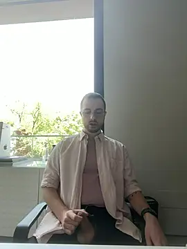 Snapshot of ItalianAlex chatting on 06-01-26, 10:06 ItalianAlex online show from 06-01-26, 10:06